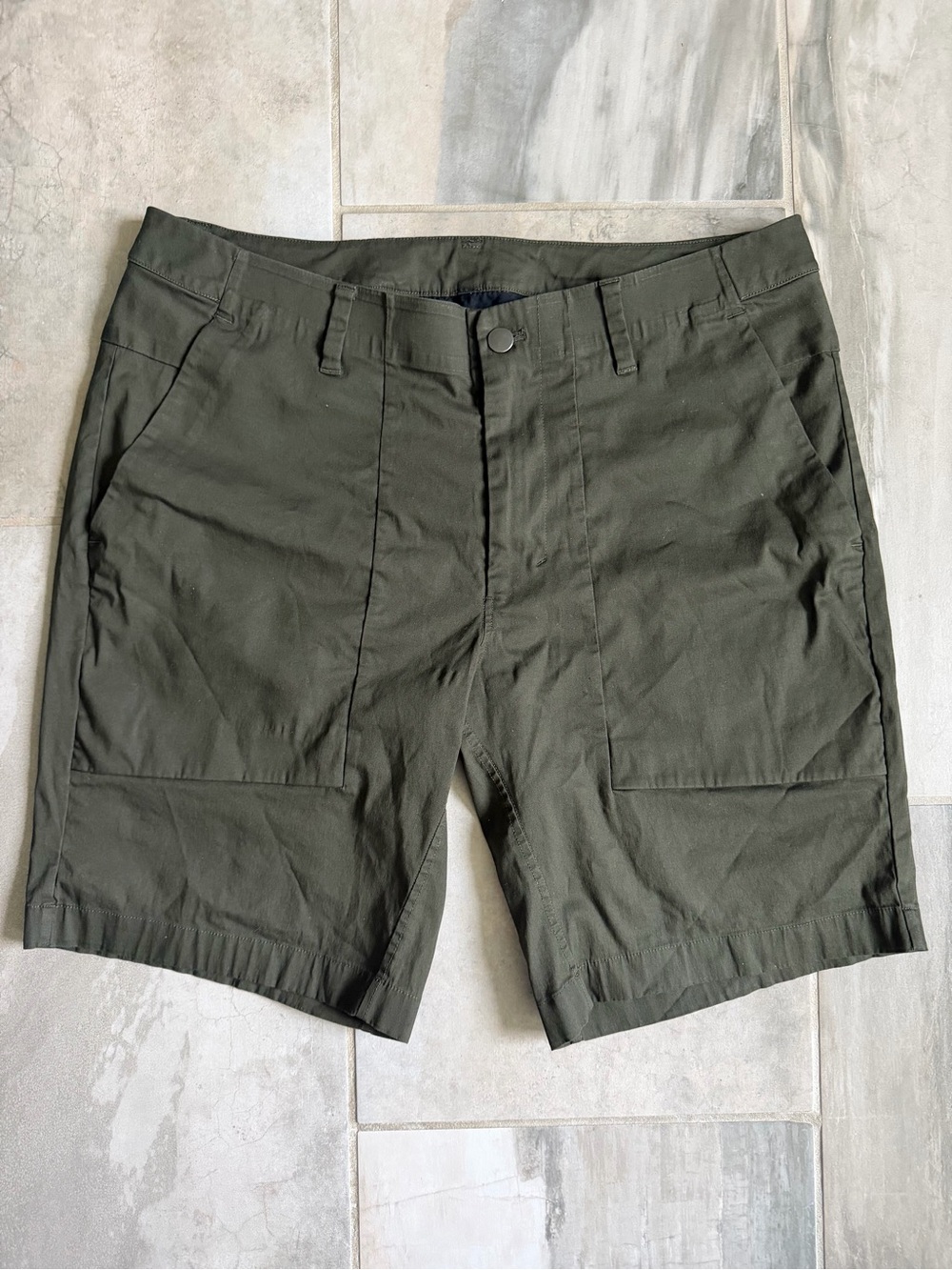 Lululemon Shorts Mens 34 Green Weekender Flat Front M7ANOS Cotton Blend